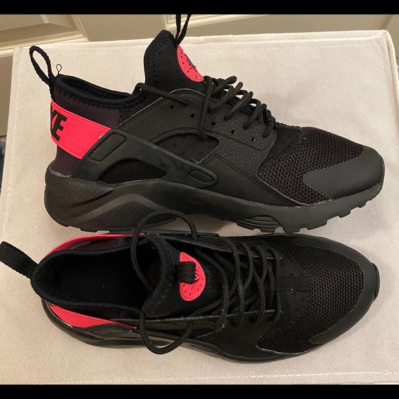 Shoes - Nike Huarache